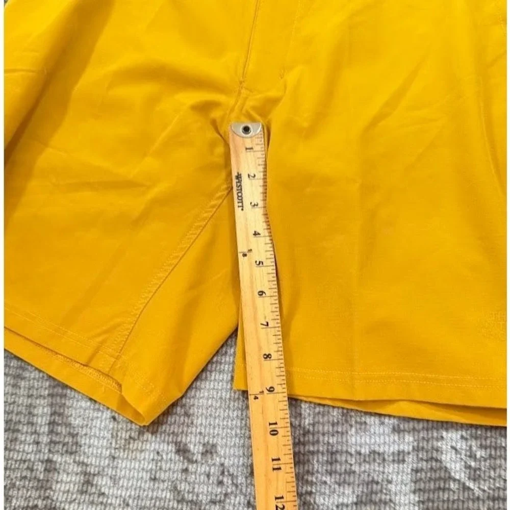 The North Face Mens Hiking Shorts Yellow Size 36X9 Technical Trail Cargo Shorts